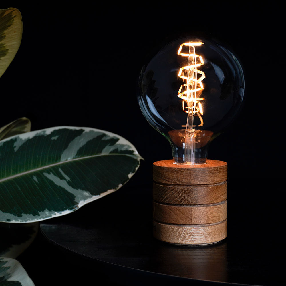 Lichtliebe FAFOO aus Eiche mit Edison LED Stimmungsbild